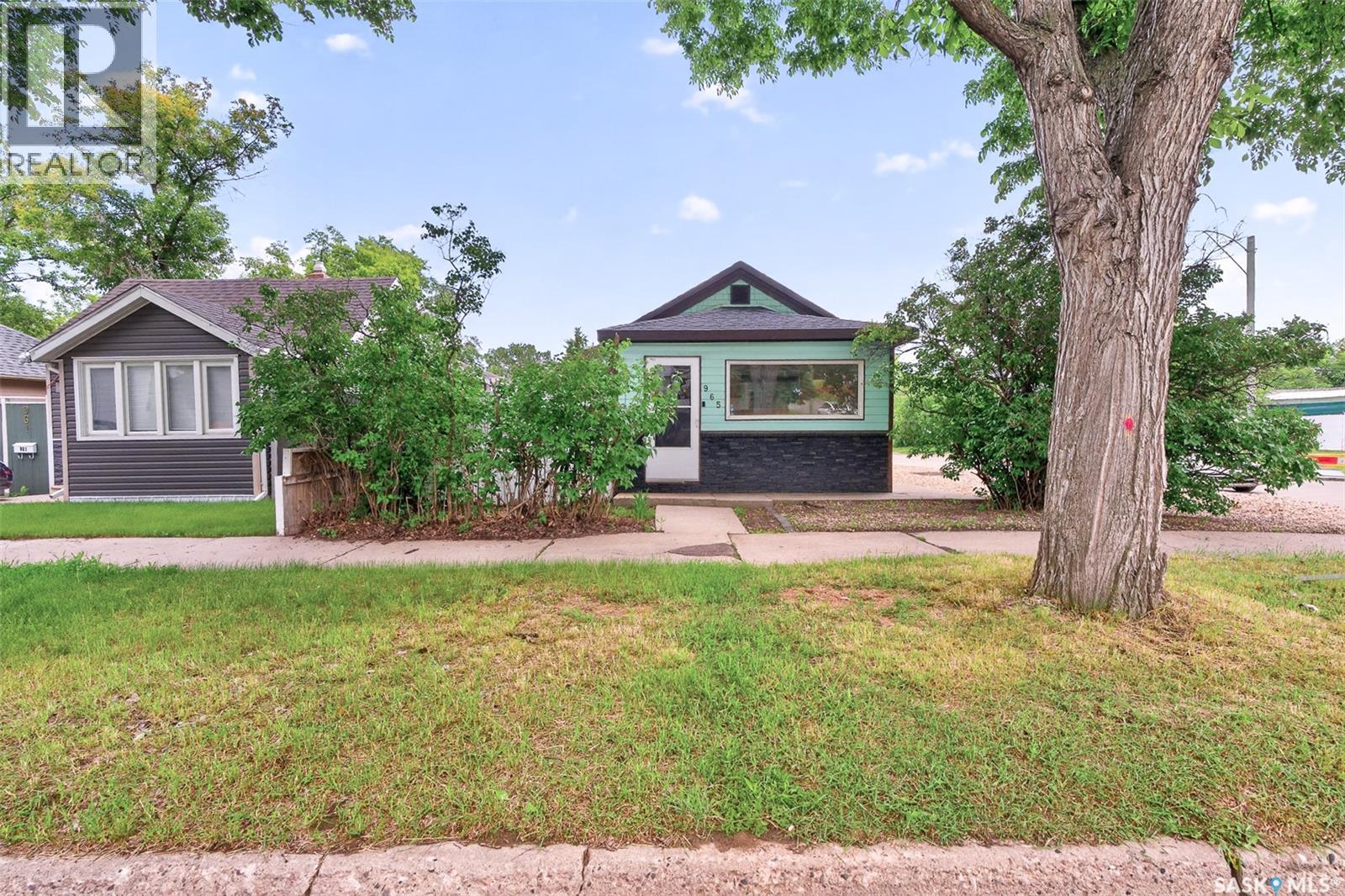 965 Stadacona STREET W - 1