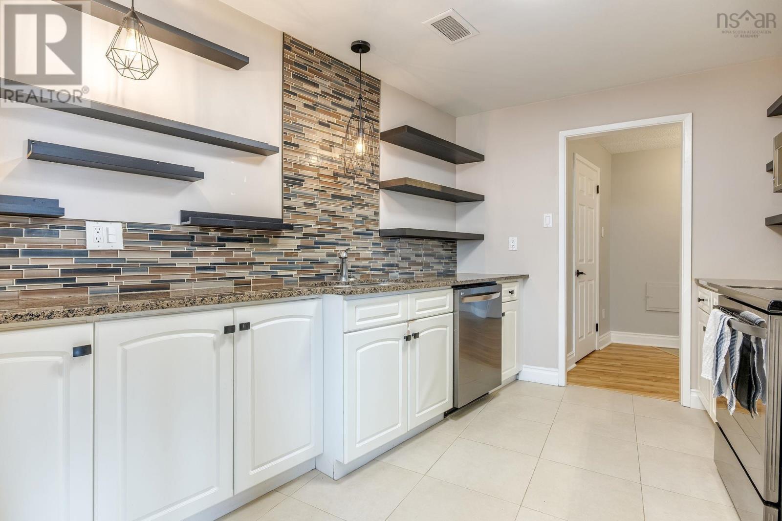 #503 1074 Wellington Street - 16