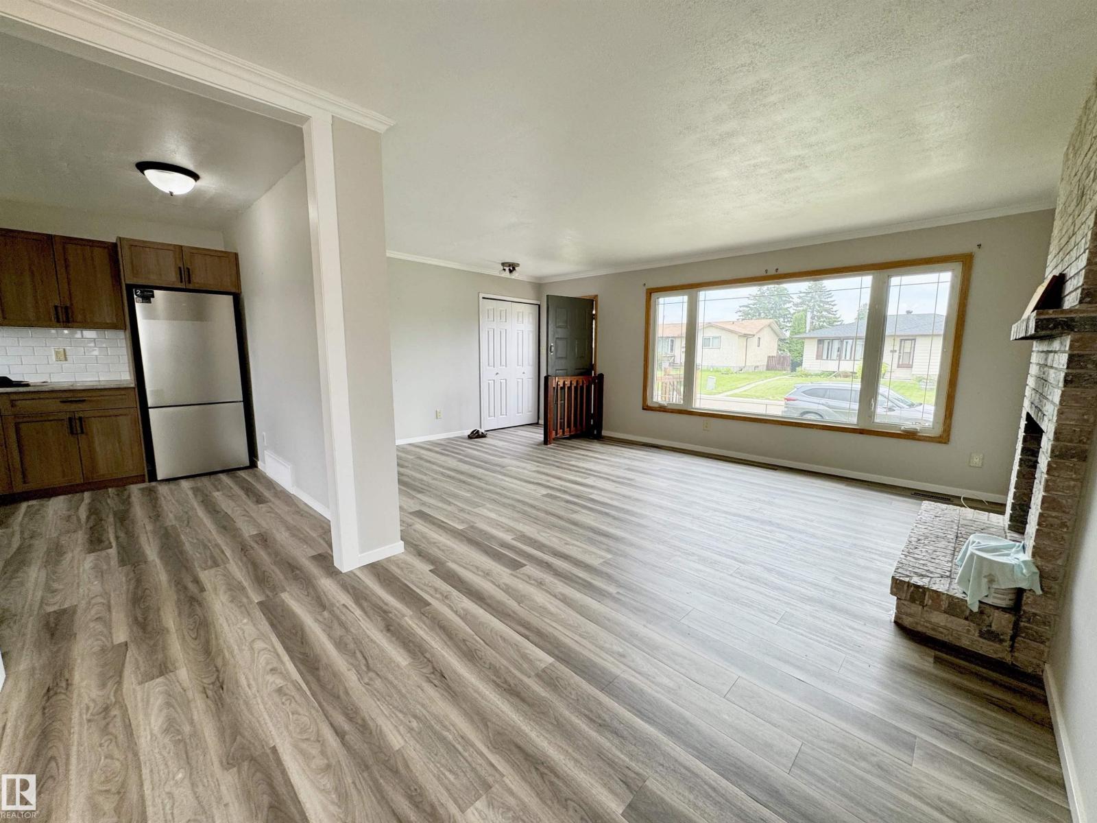 5040 47 ST - 12