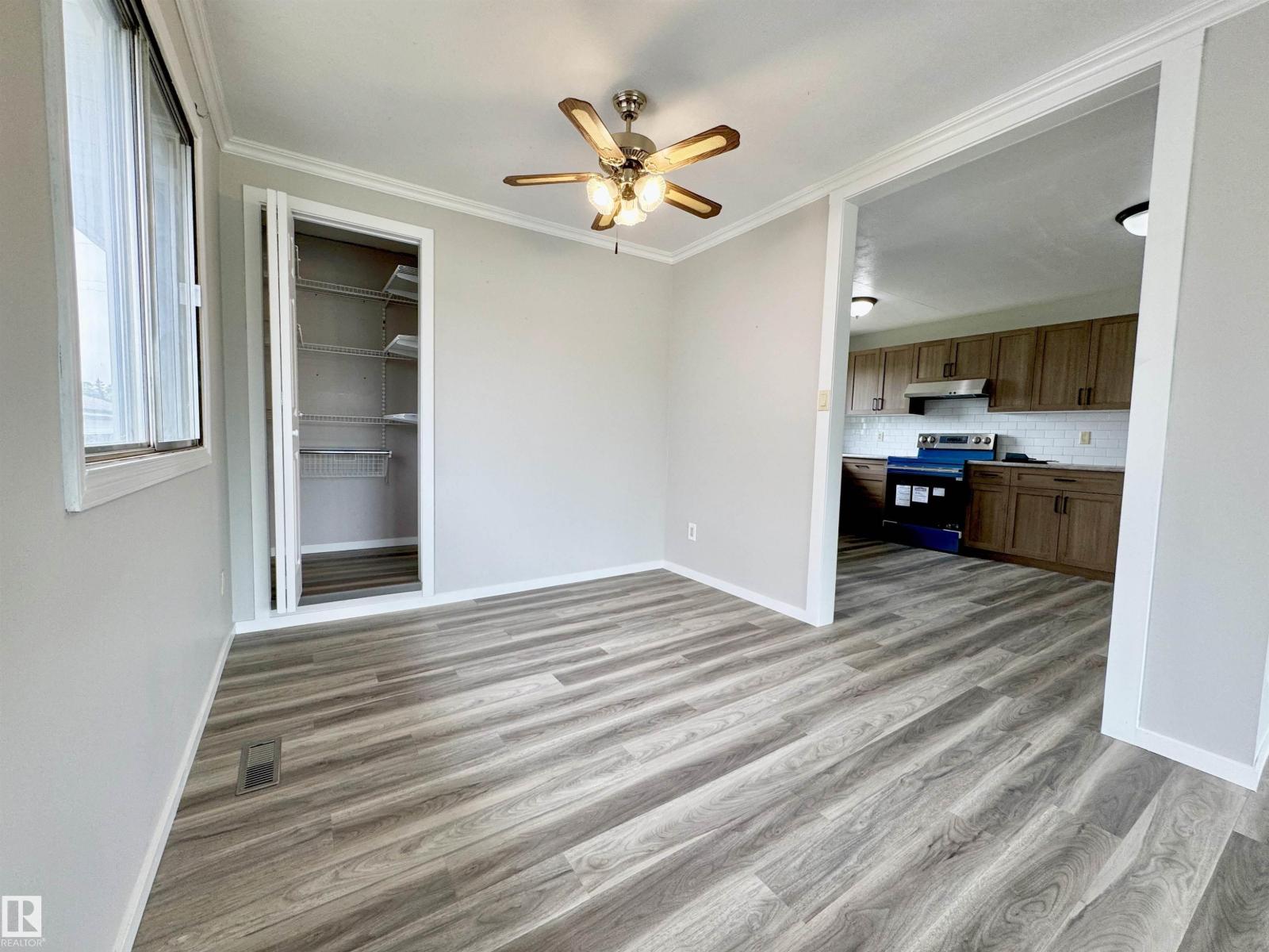 5040 47 ST - 11