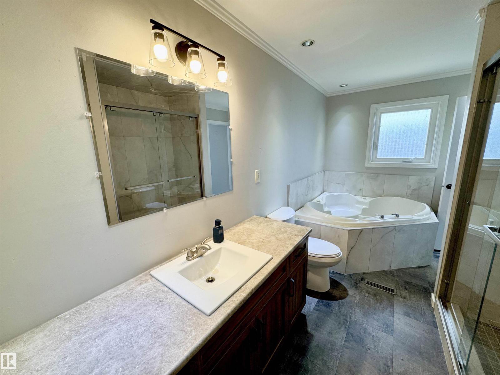 5040 47 ST - 19