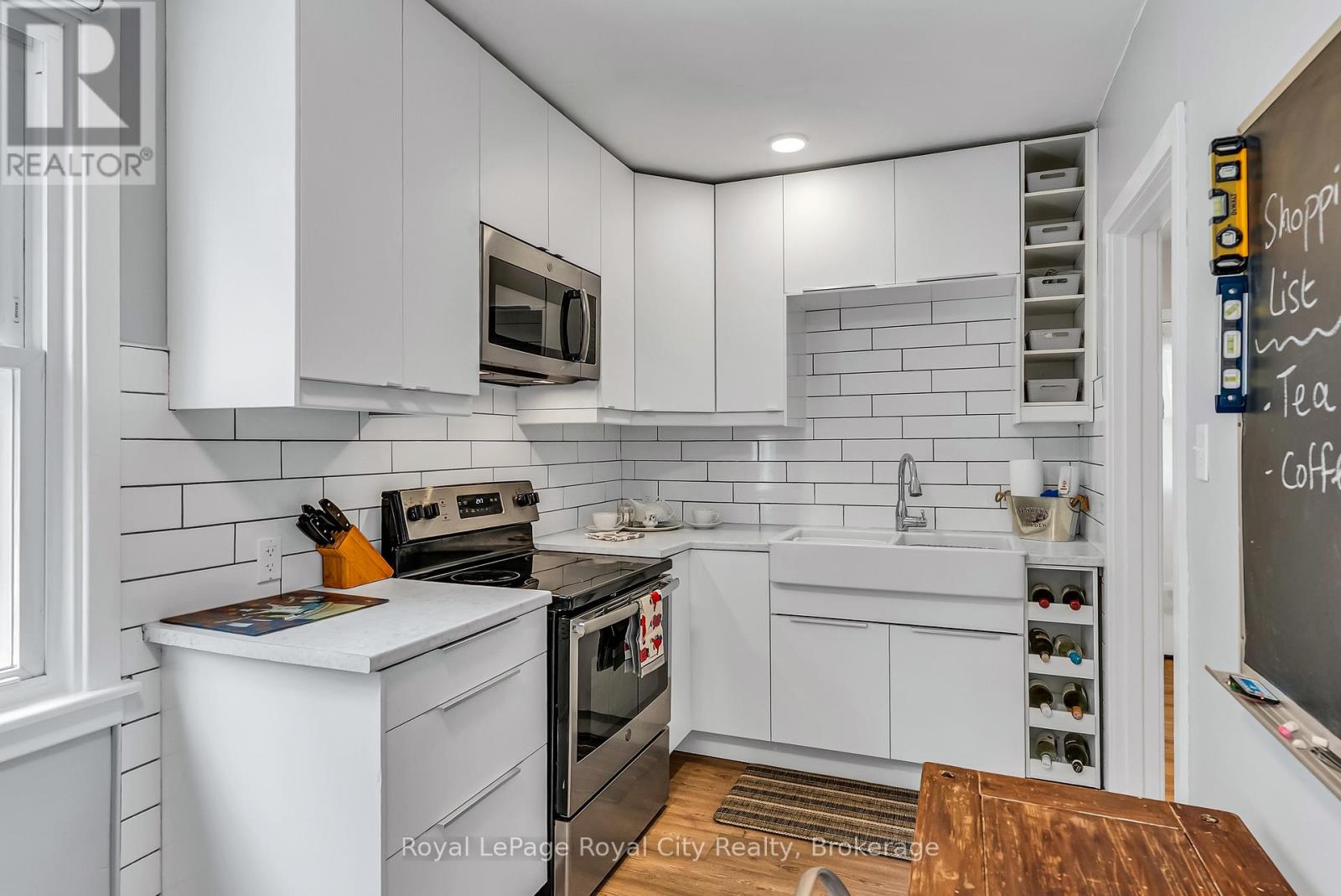 56 WINSTON CRESCENT - 12