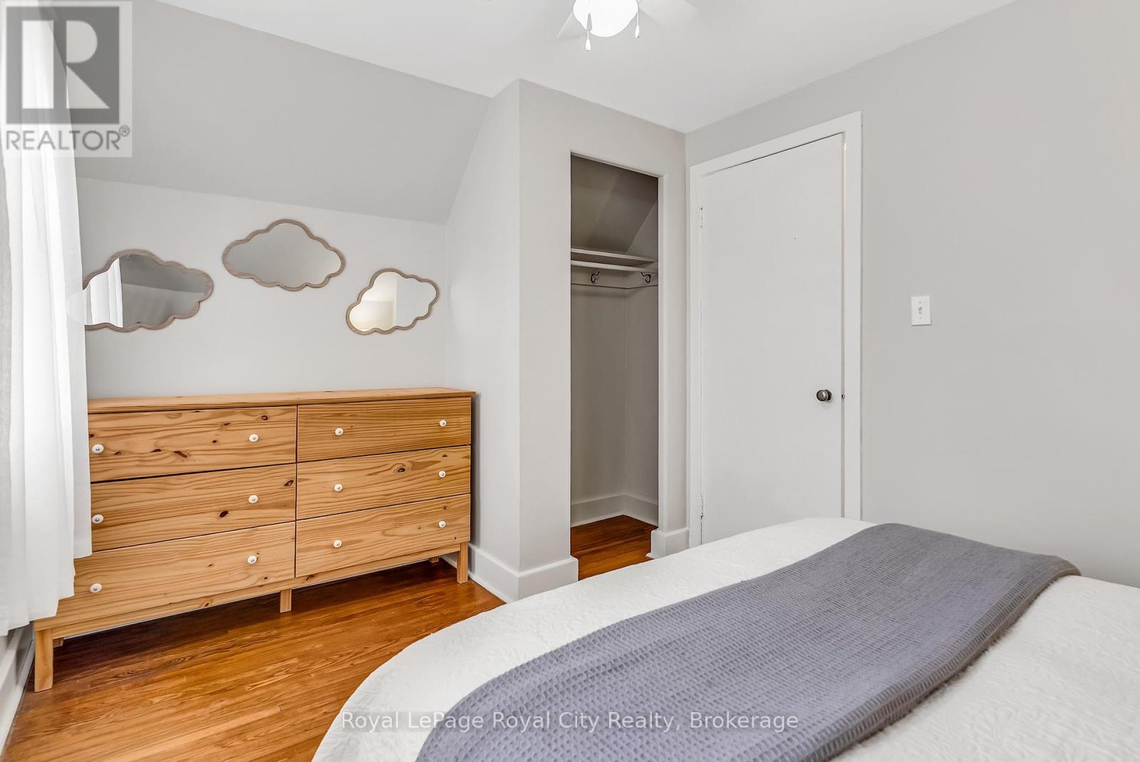 56 WINSTON CRESCENT - 21