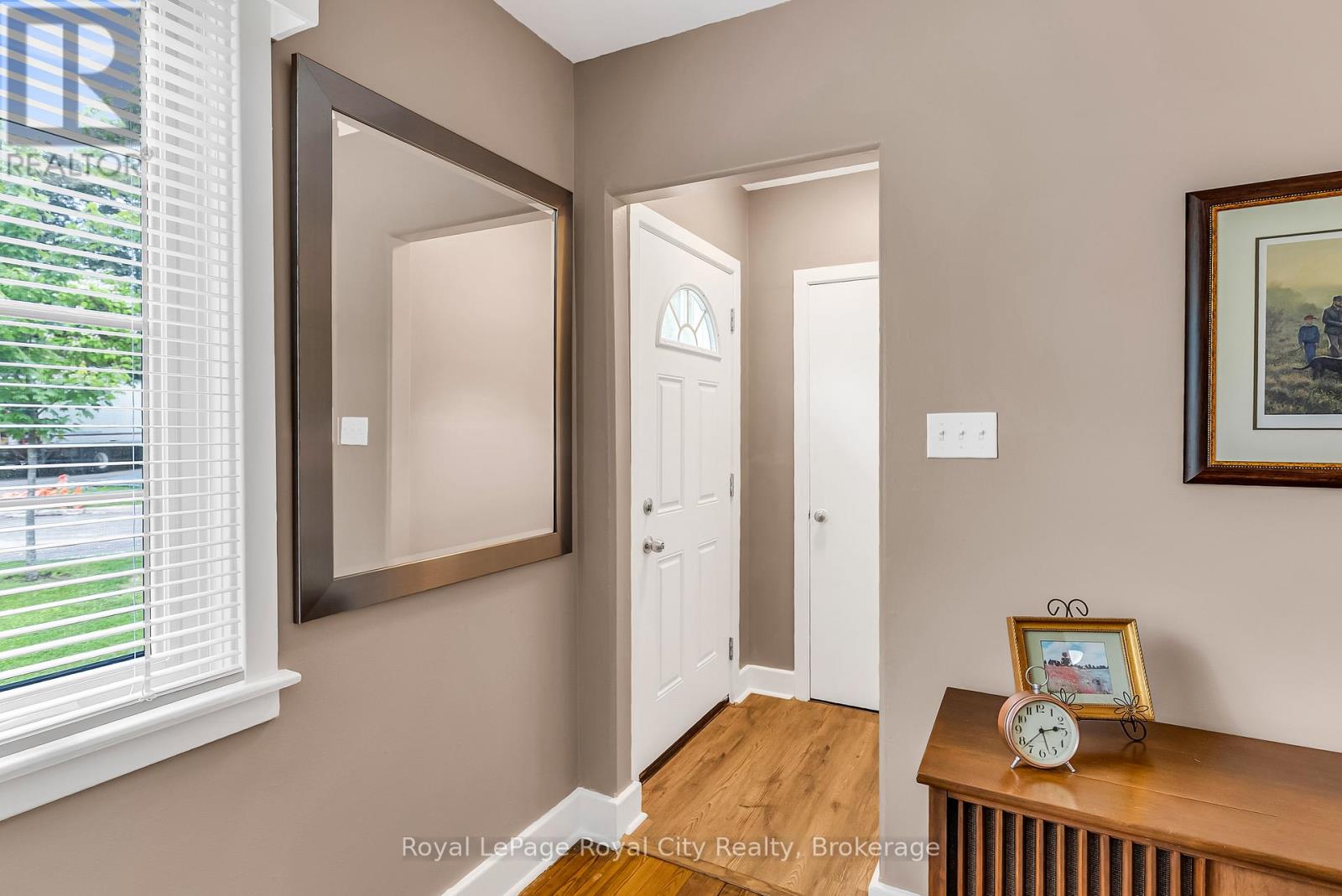 56 WINSTON CRESCENT - 8