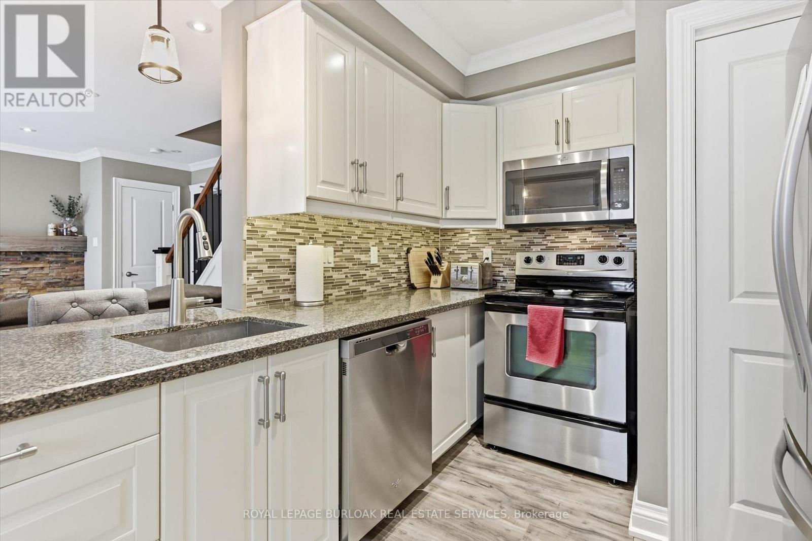 #6 469 CLARIDGE ROAD - 14