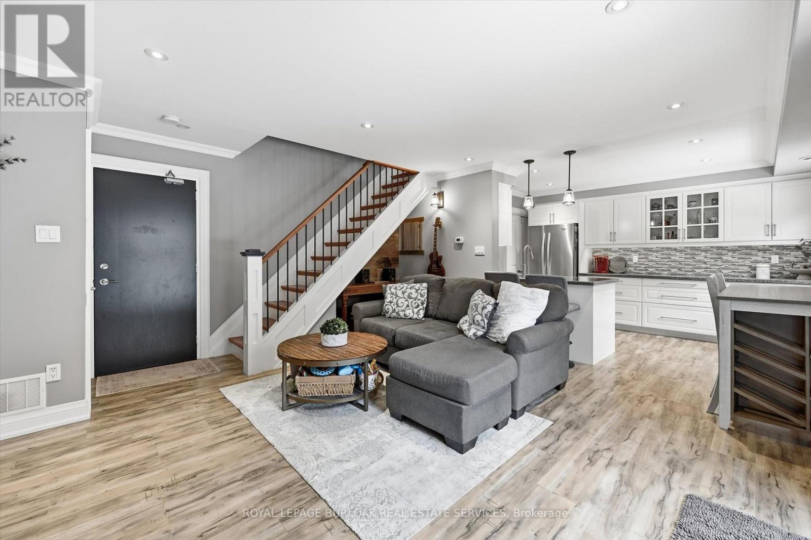 #6 469 CLARIDGE ROAD - 5