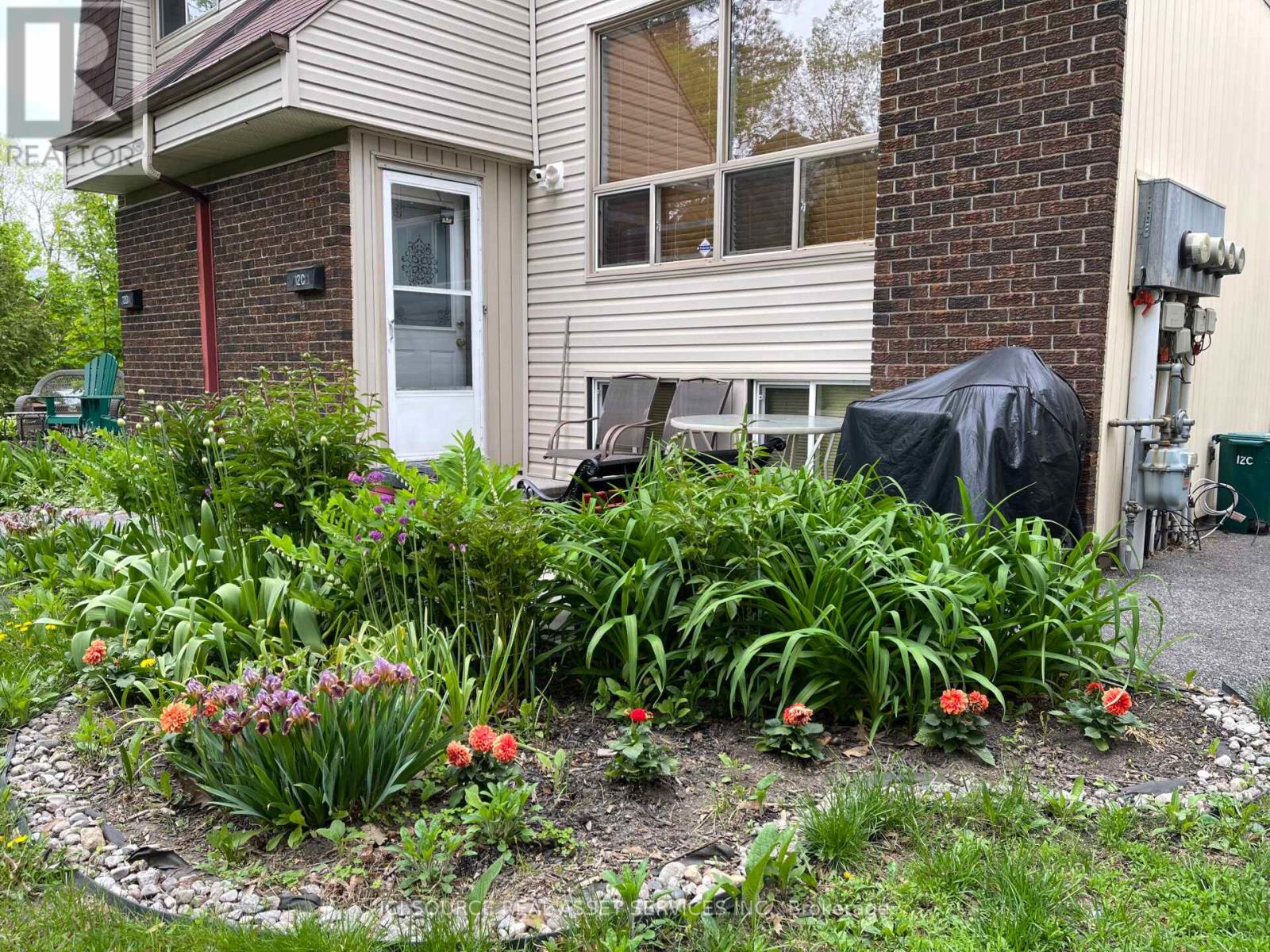 12C SONNET CRESCENT - 22