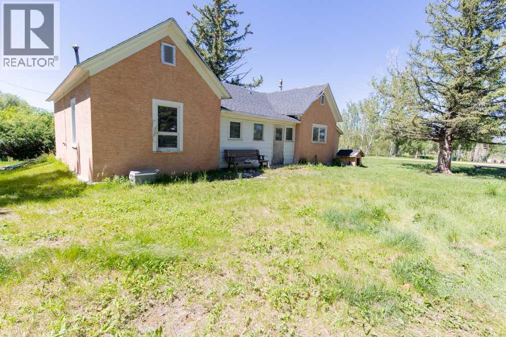 664 1 Street W - 16