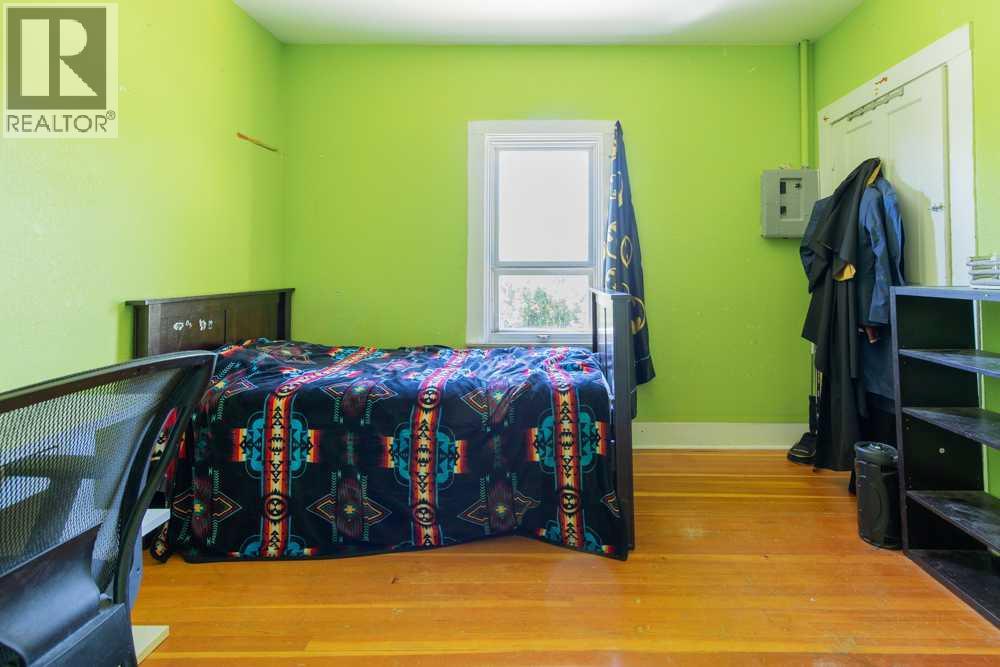 664 1 Street W - 13