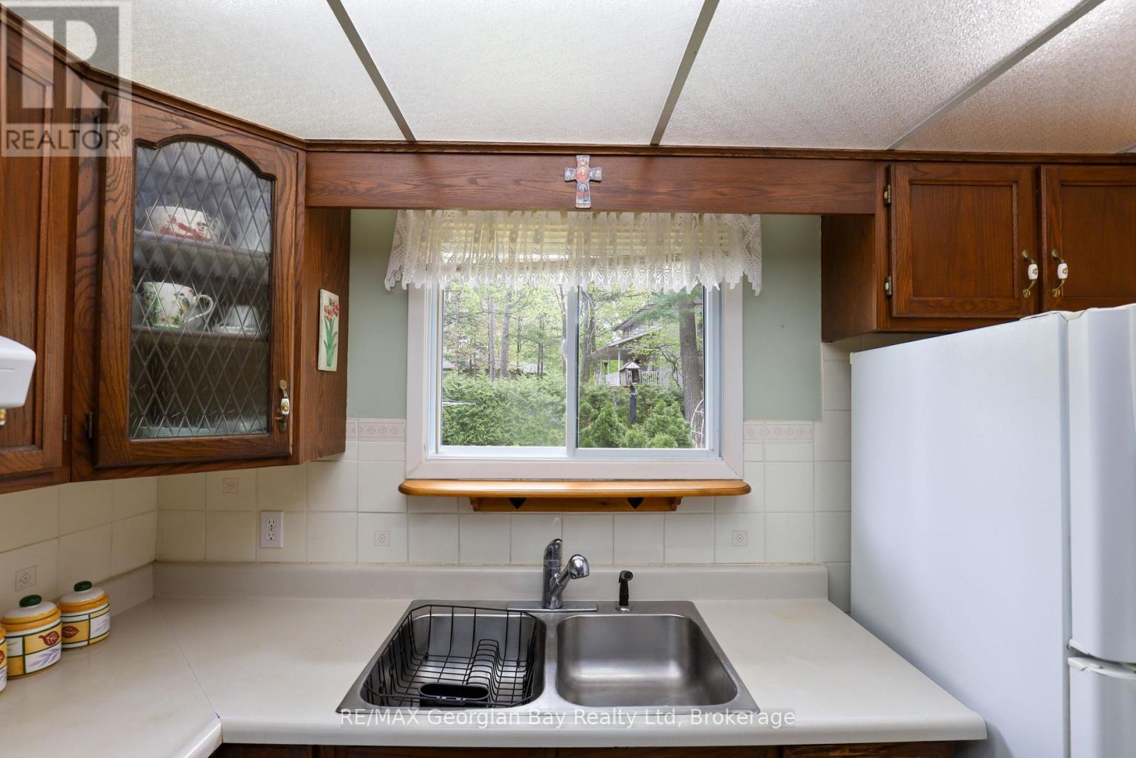 1 LINDALE AVENUE - 13