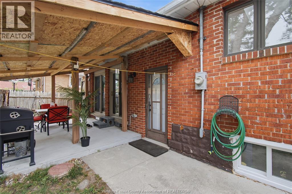 1351 FRANCOIS ROAD - 11