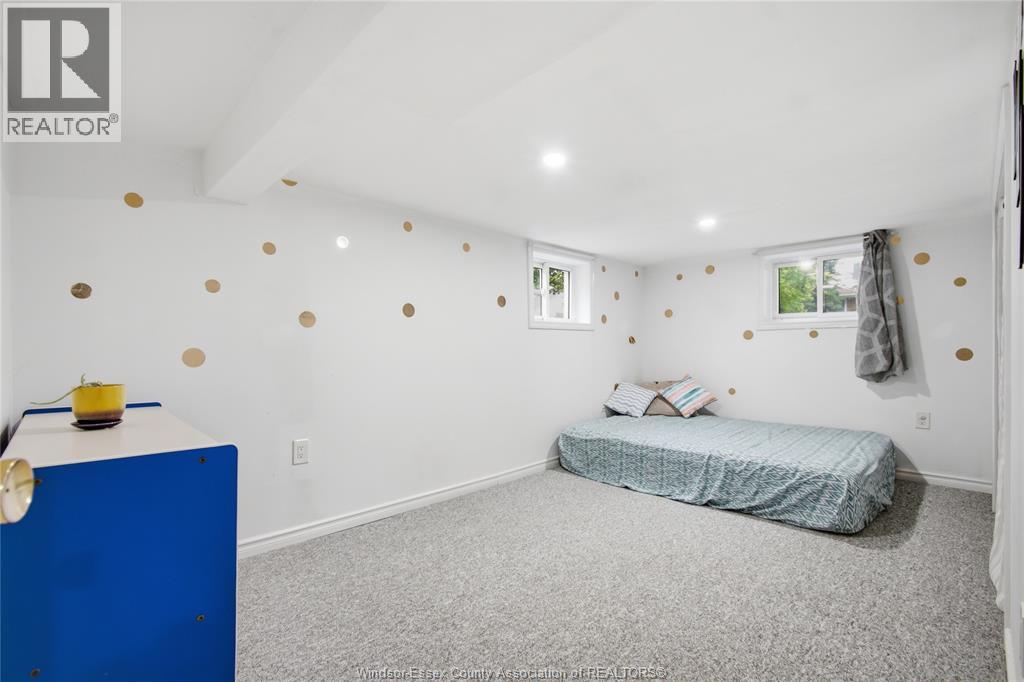 1351 FRANCOIS ROAD - 33