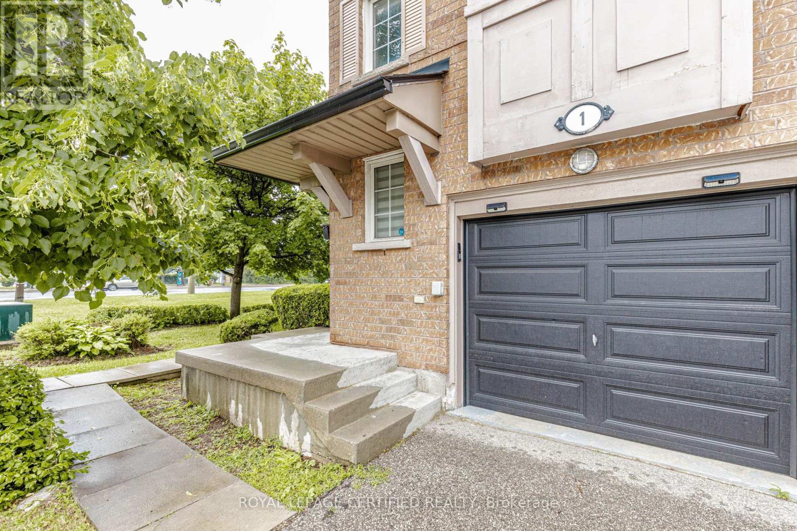 #1 1128 DUNDAS STREET W - 4