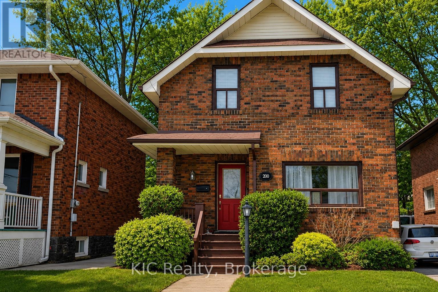 200 OSHAWA BOULEVARD N - 1