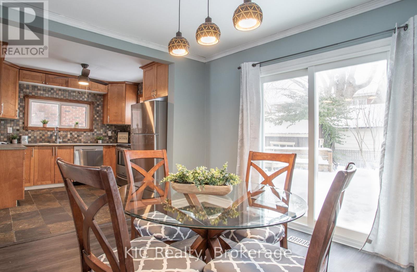 200 OSHAWA BOULEVARD N - 10