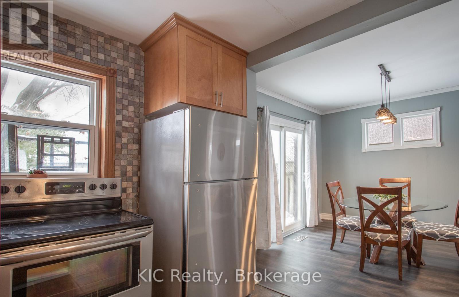 200 OSHAWA BOULEVARD N - 12