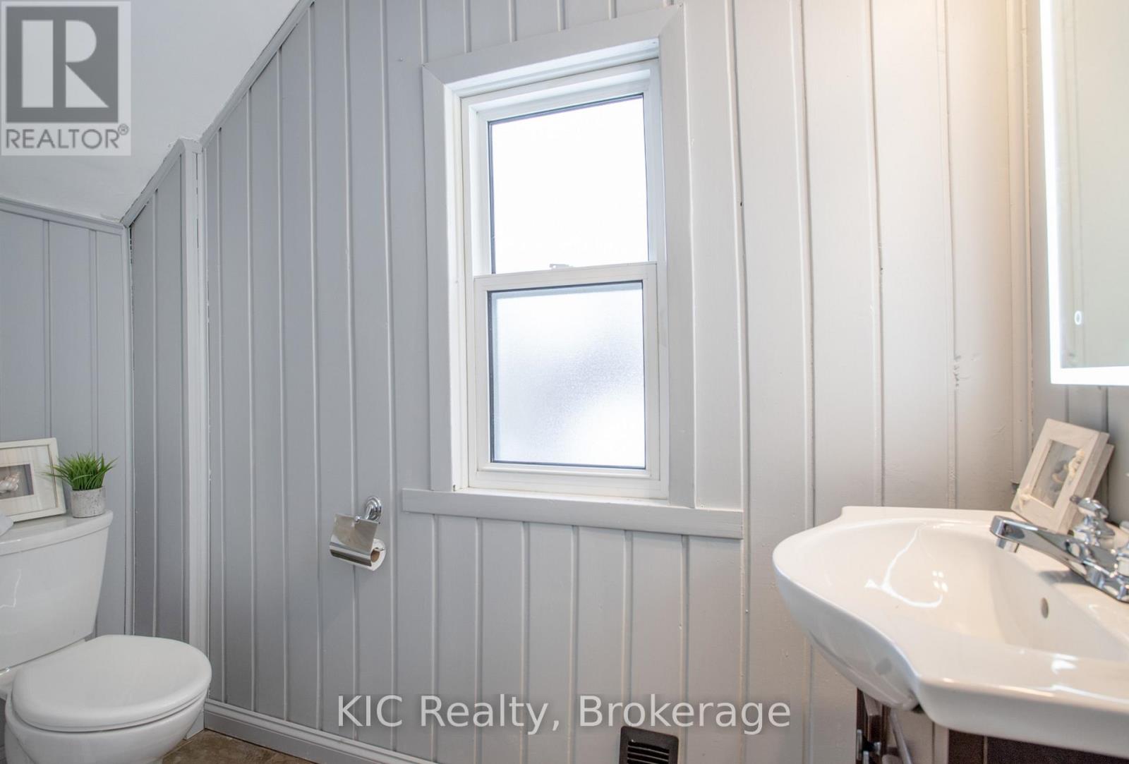 200 OSHAWA BOULEVARD N - 19