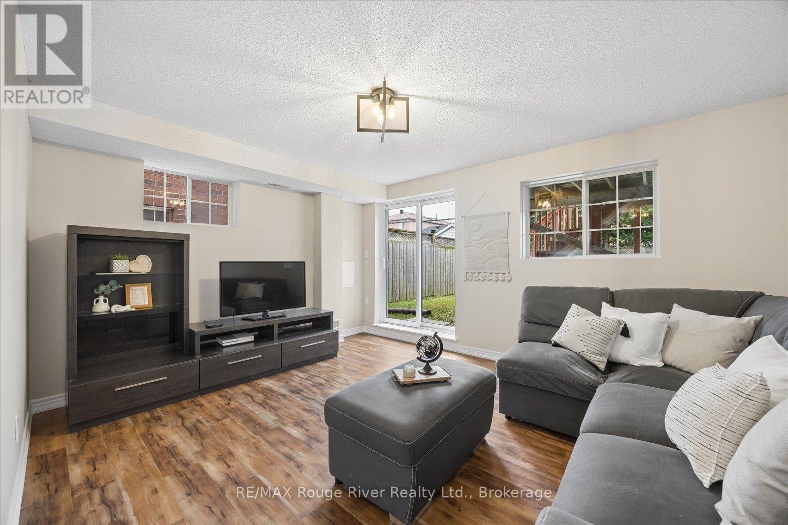 72A LAUREL AVENUE - 33