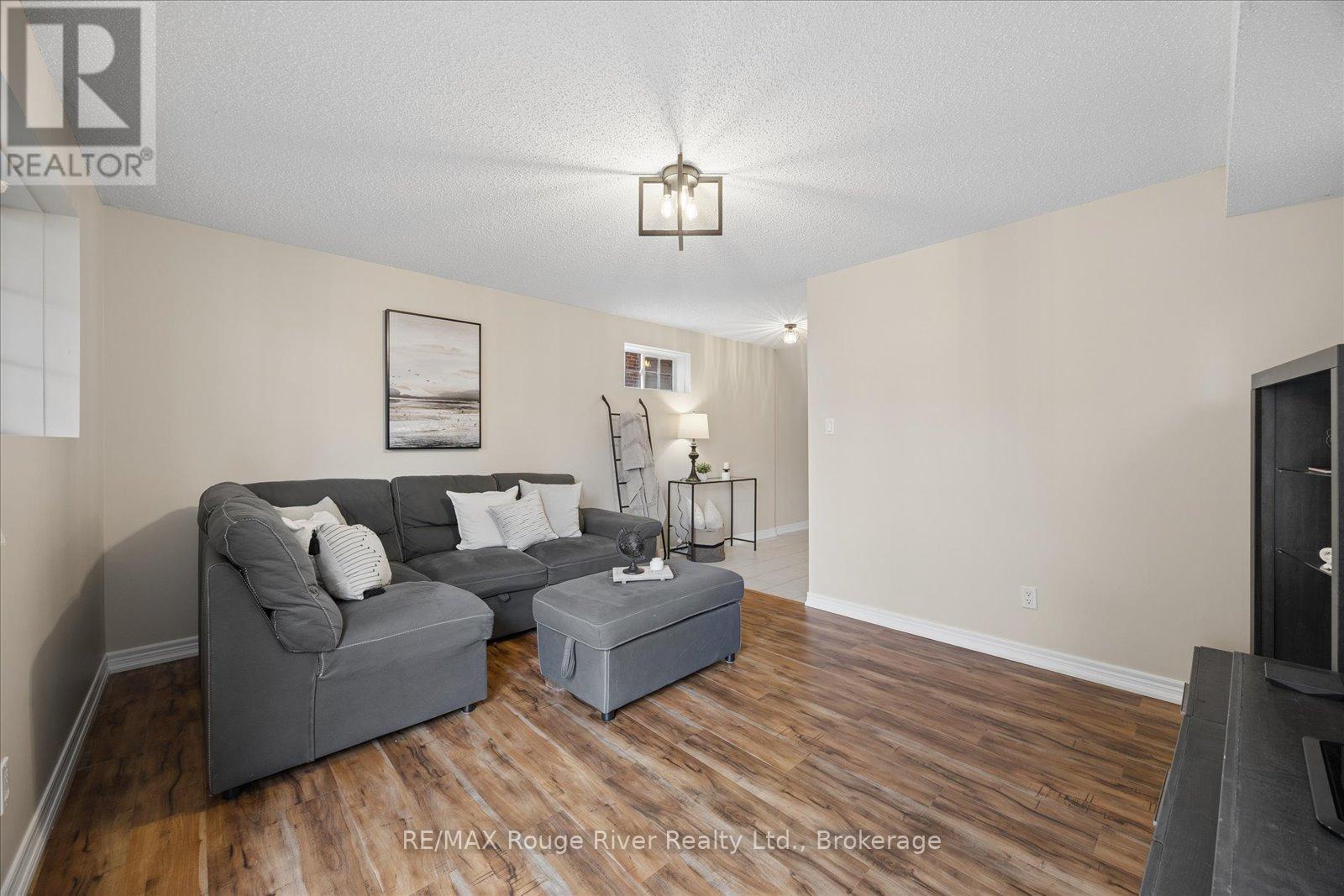 72A LAUREL AVENUE - 34