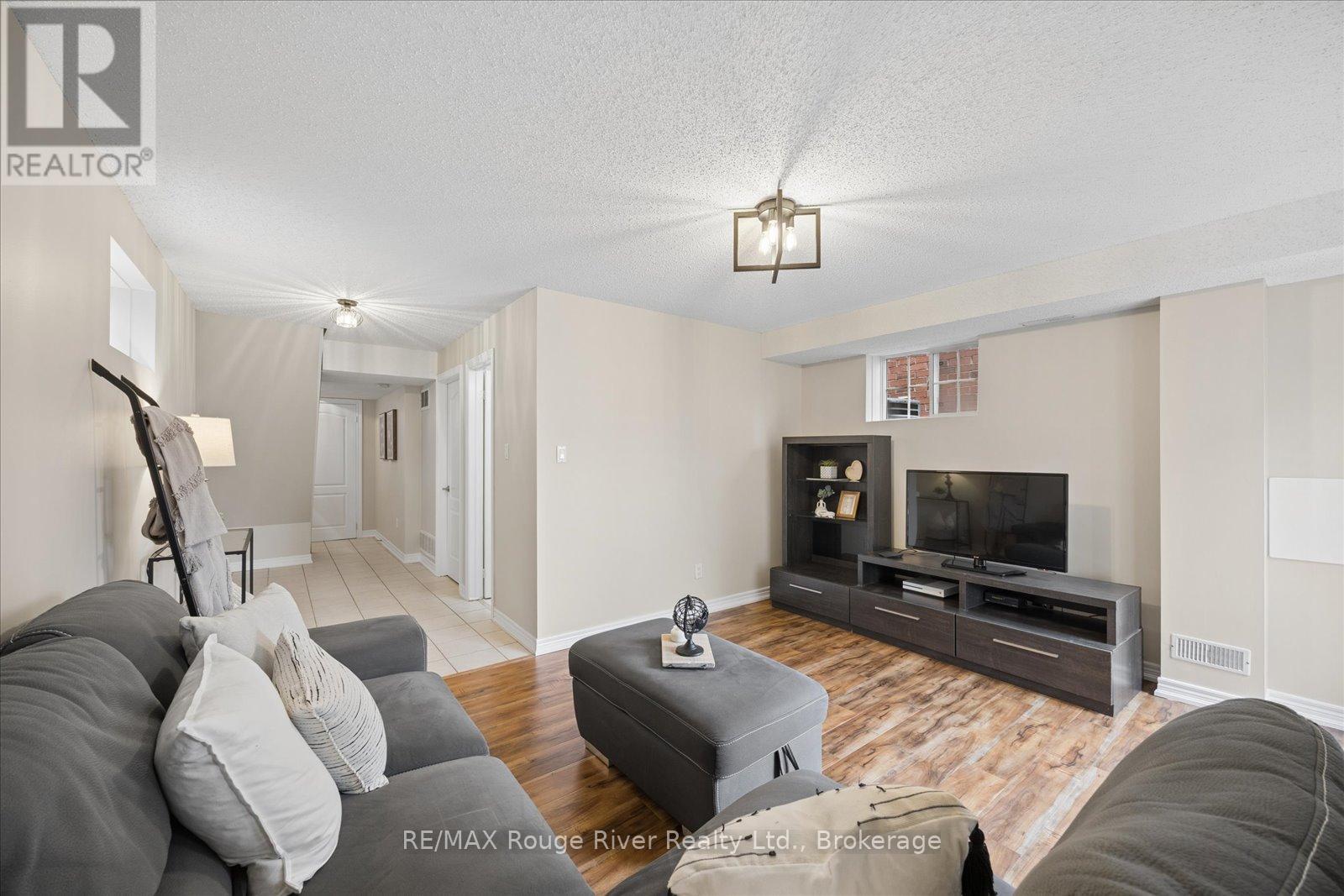 72A LAUREL AVENUE - 35