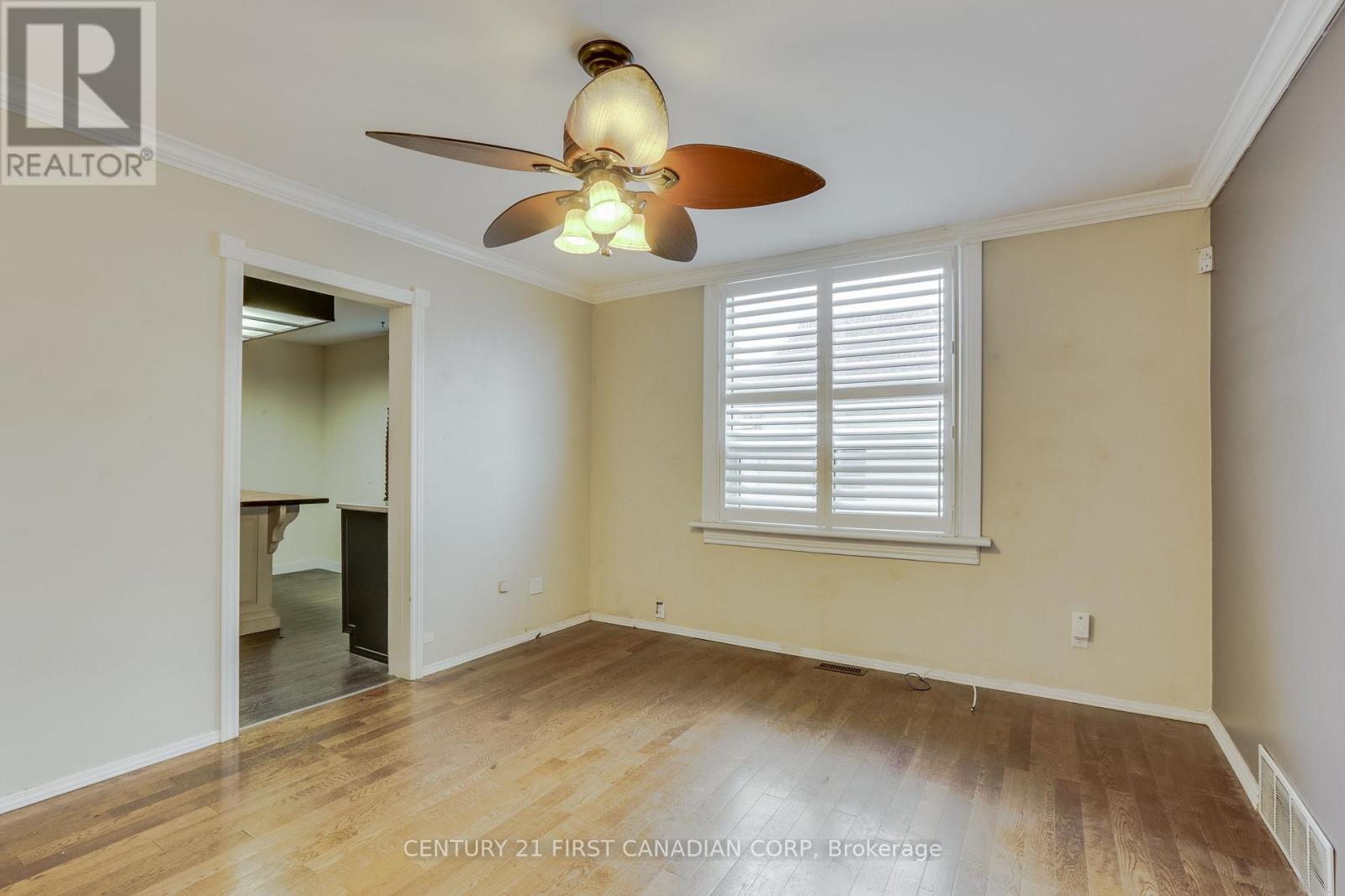 16 LANSDOWNE AVENUE - 11
