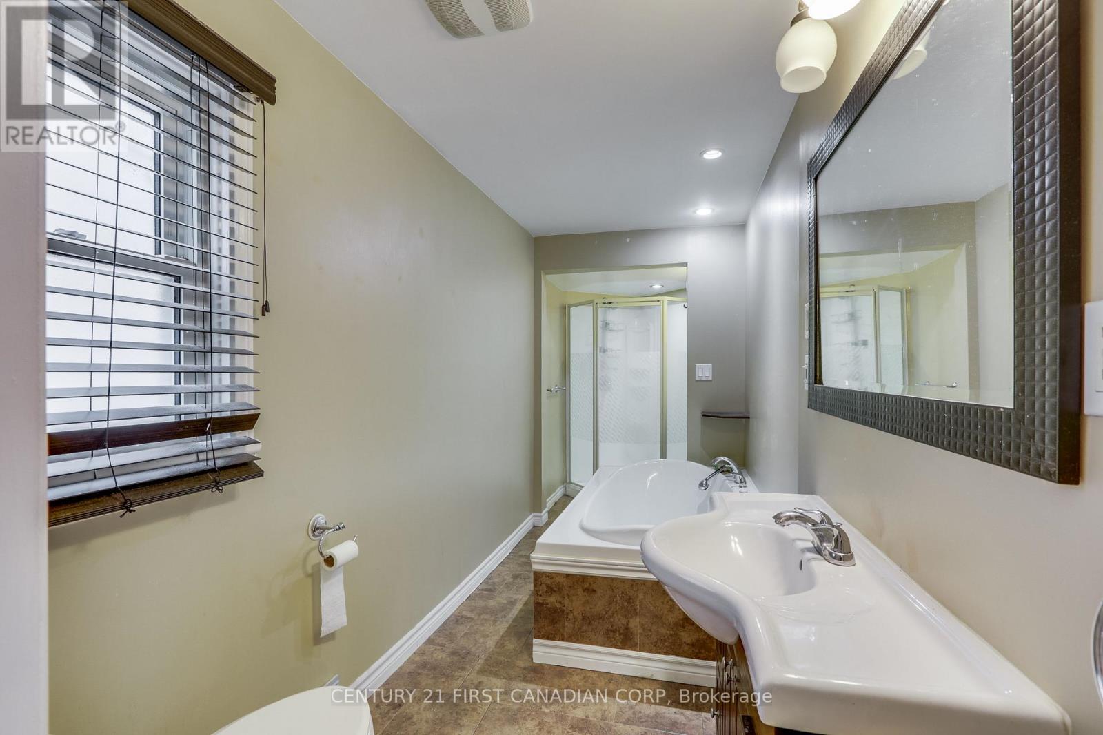 16 LANSDOWNE AVENUE - 12