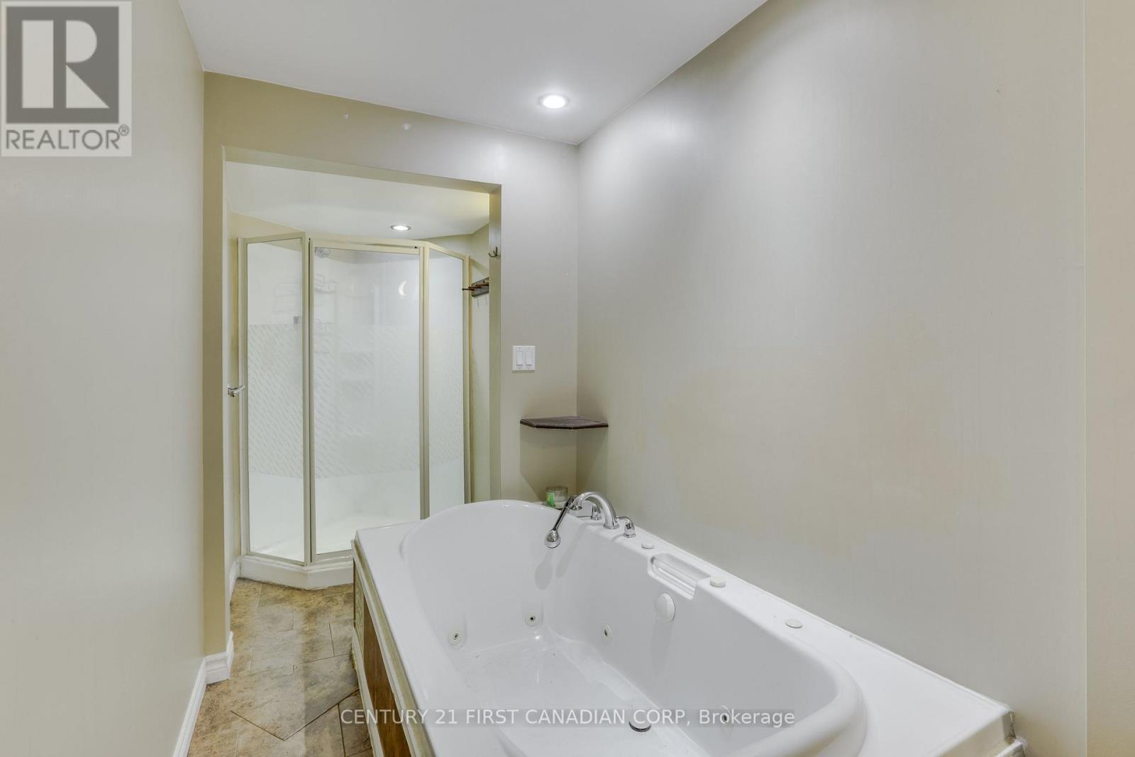 16 LANSDOWNE AVENUE - 13