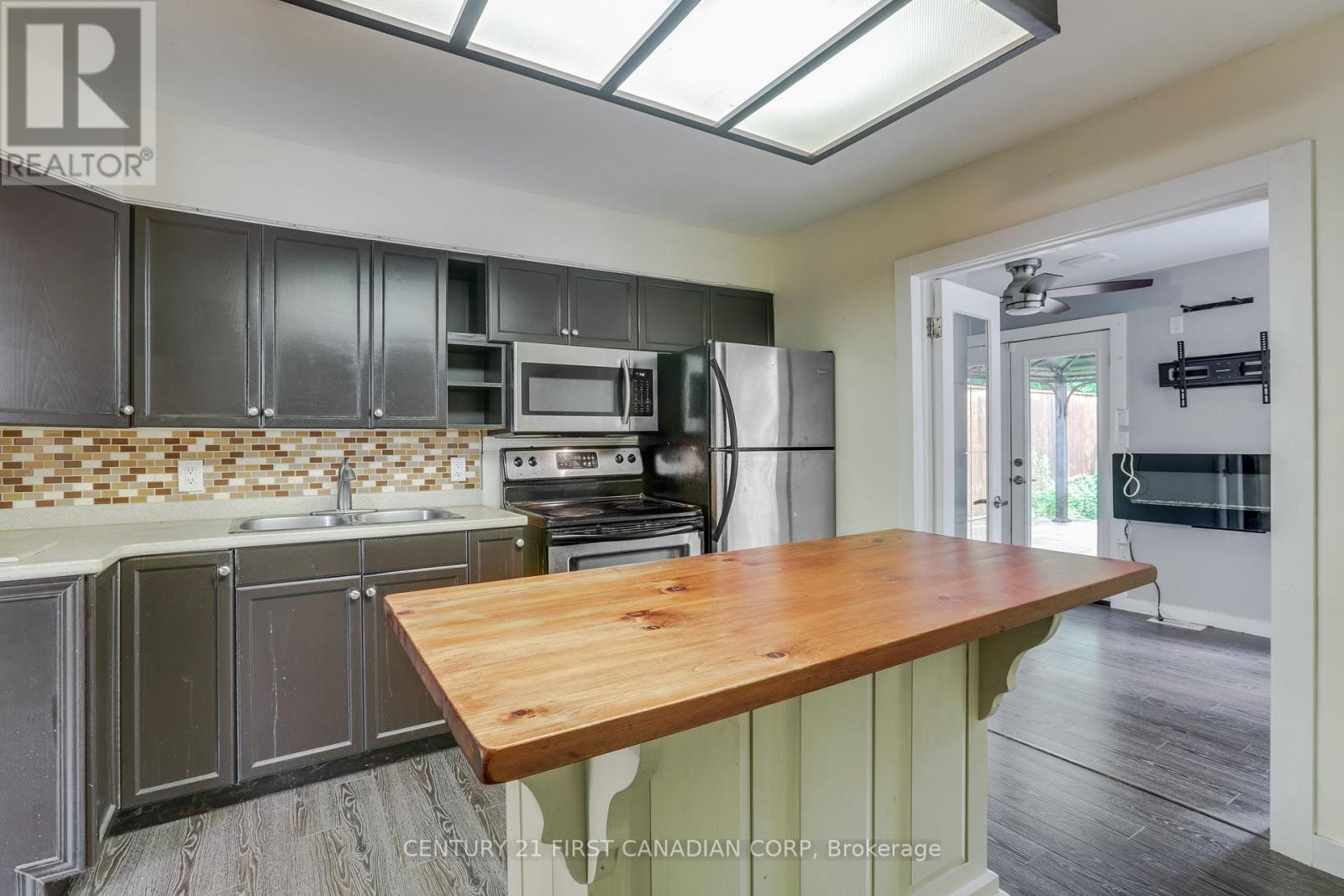 16 LANSDOWNE AVENUE - 14