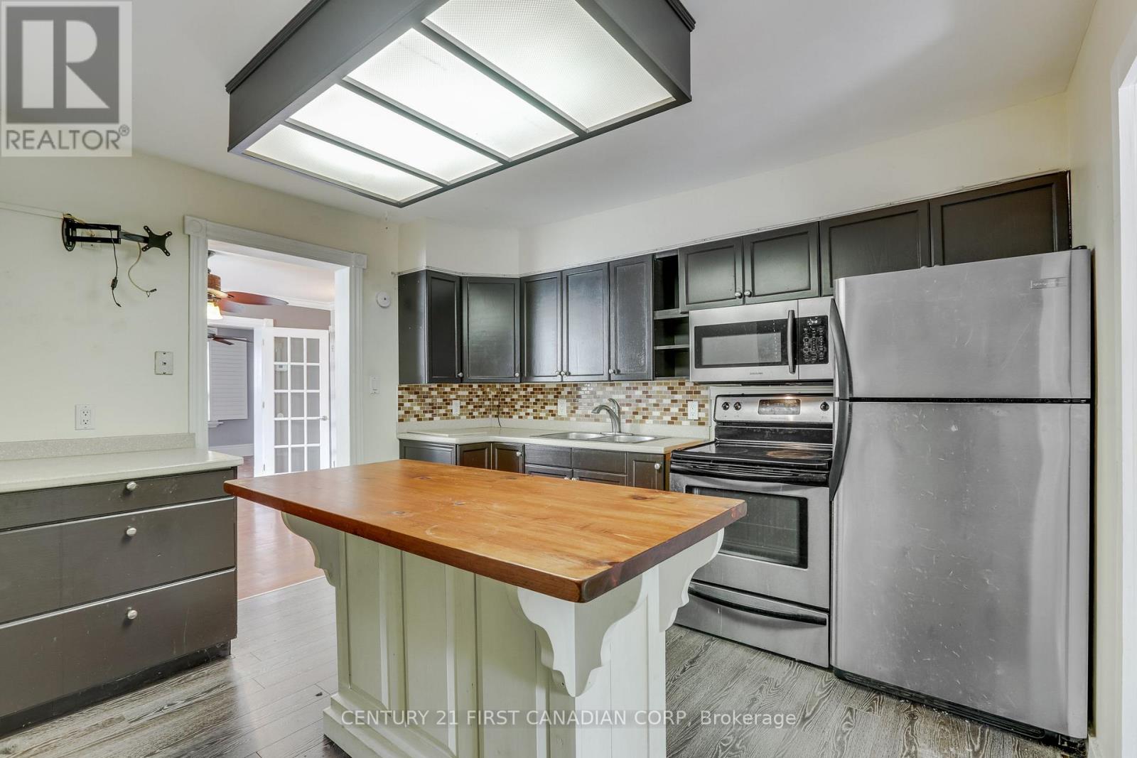 16 LANSDOWNE AVENUE - 15