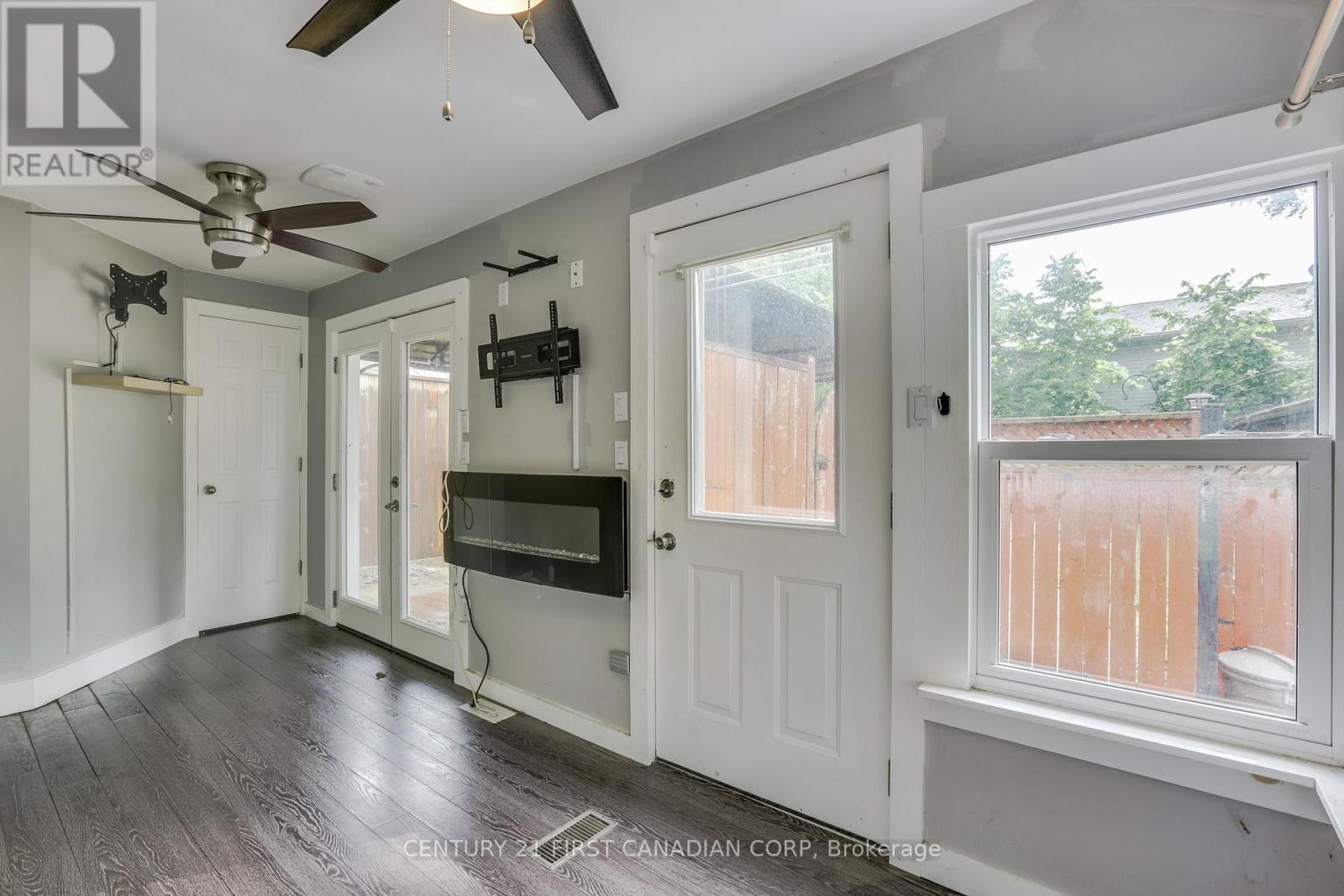 16 LANSDOWNE AVENUE - 16