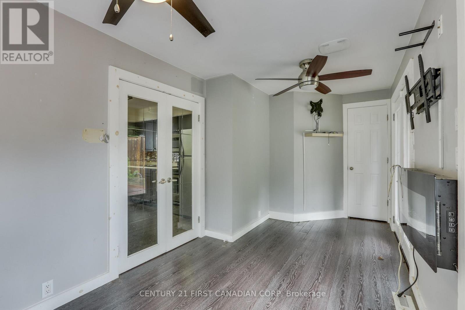 16 LANSDOWNE AVENUE - 17
