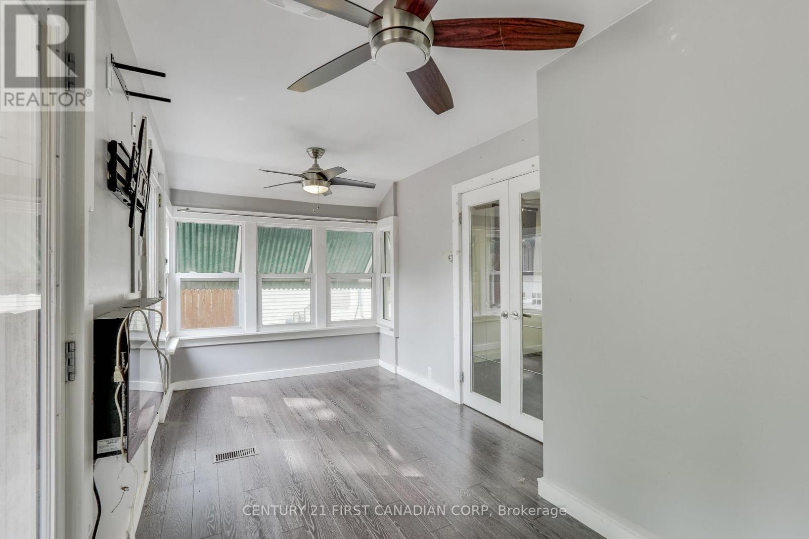 16 LANSDOWNE AVENUE - 18