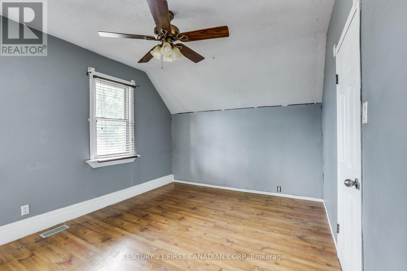 16 LANSDOWNE AVENUE - 21