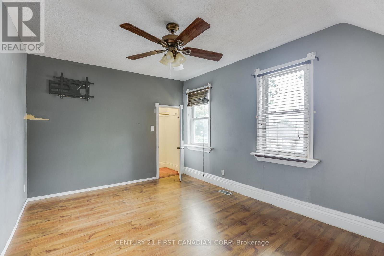16 LANSDOWNE AVENUE - 22