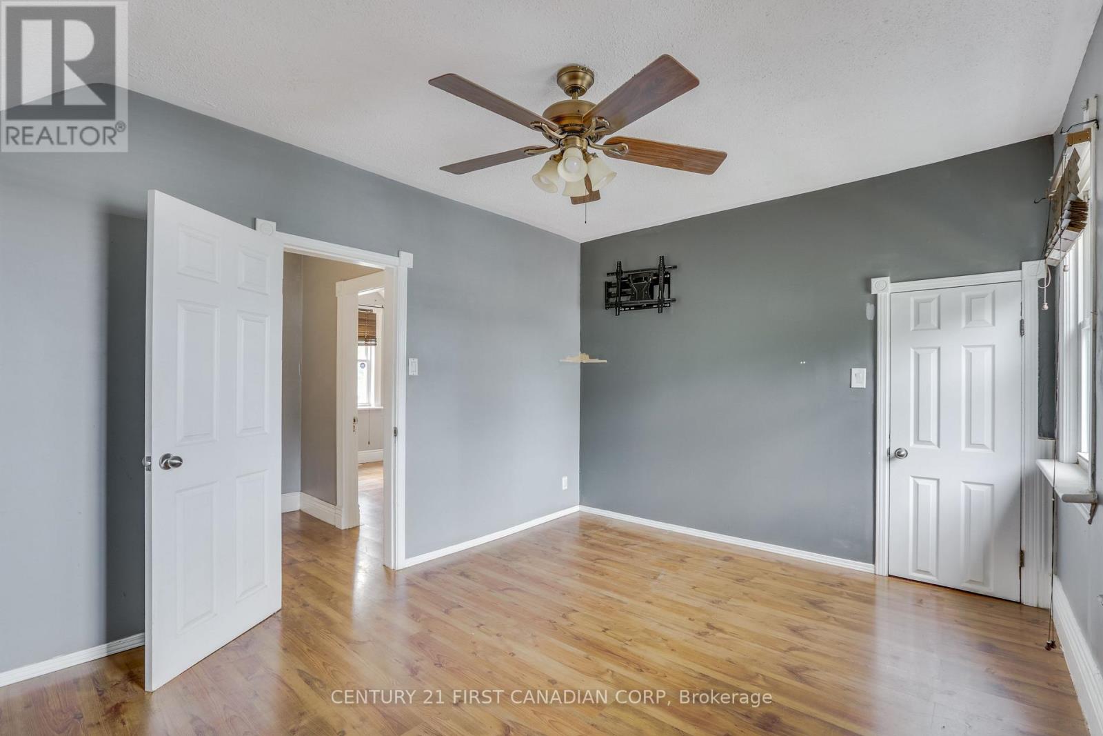16 LANSDOWNE AVENUE - 23
