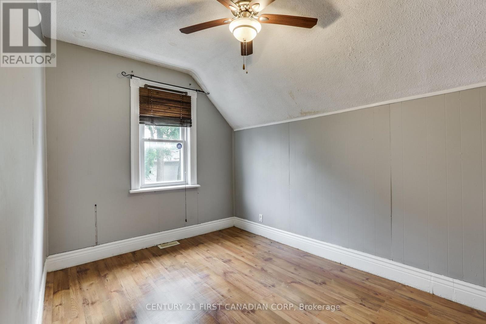 16 LANSDOWNE AVENUE - 24