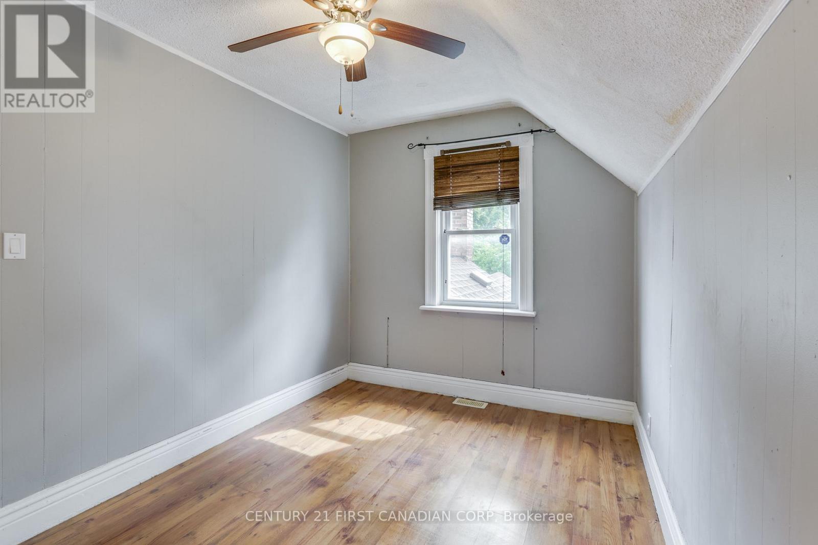 16 LANSDOWNE AVENUE - 25