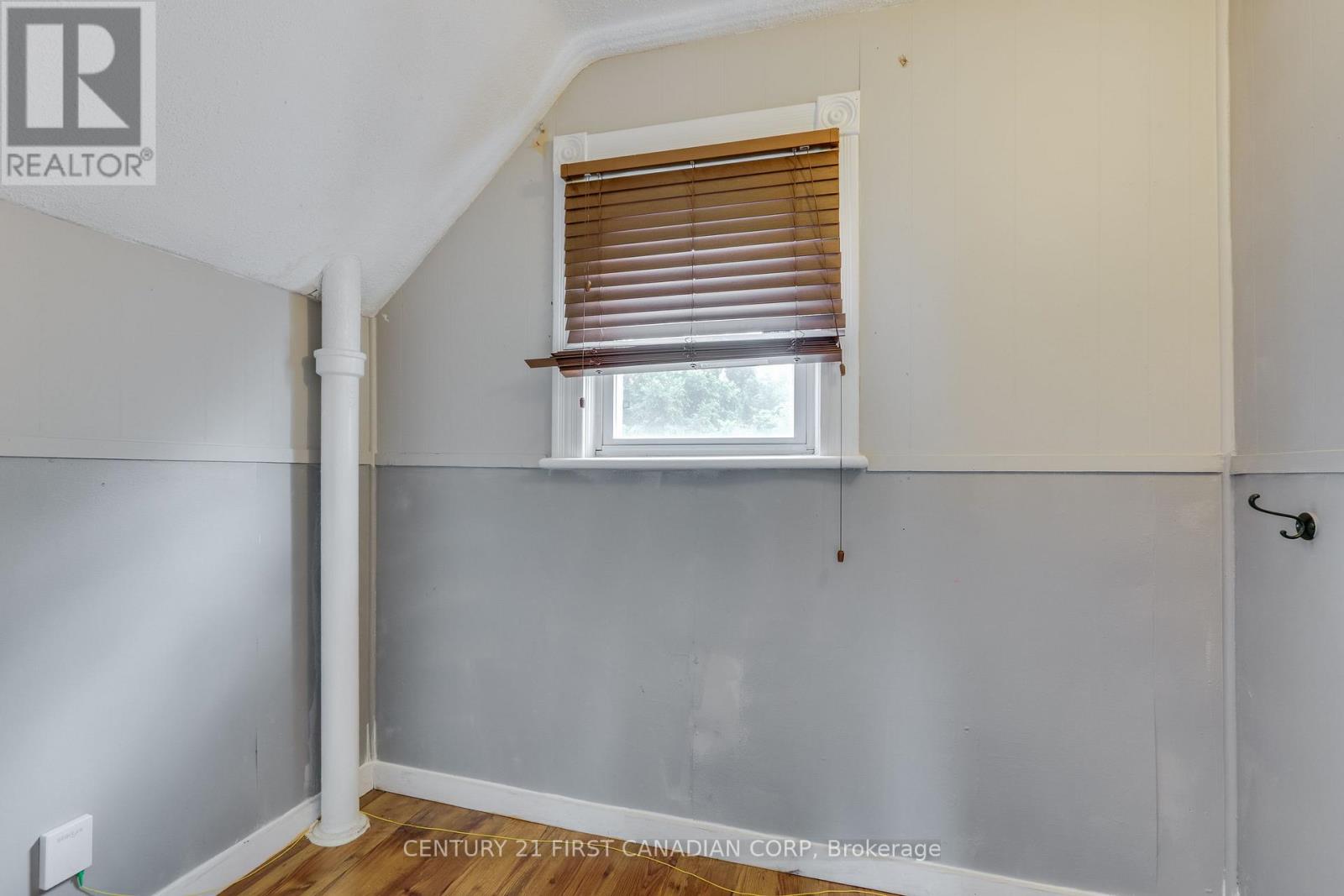 16 LANSDOWNE AVENUE - 27