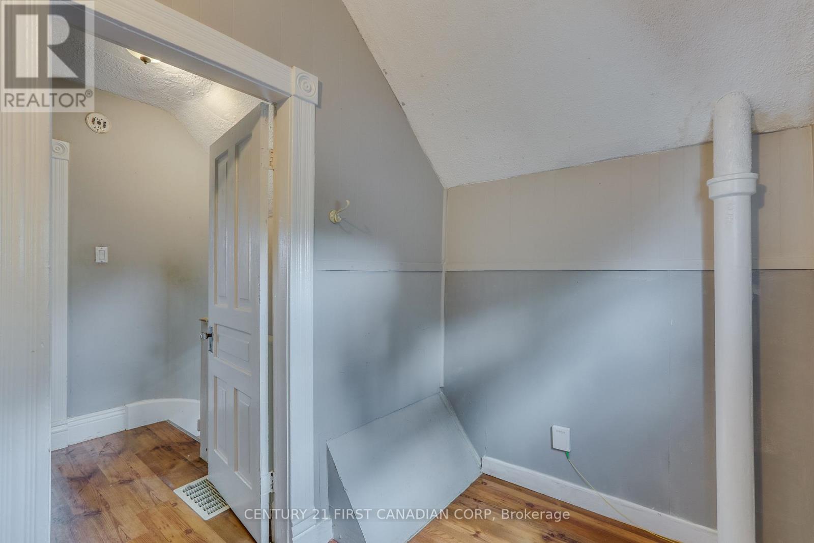 16 LANSDOWNE AVENUE - 28
