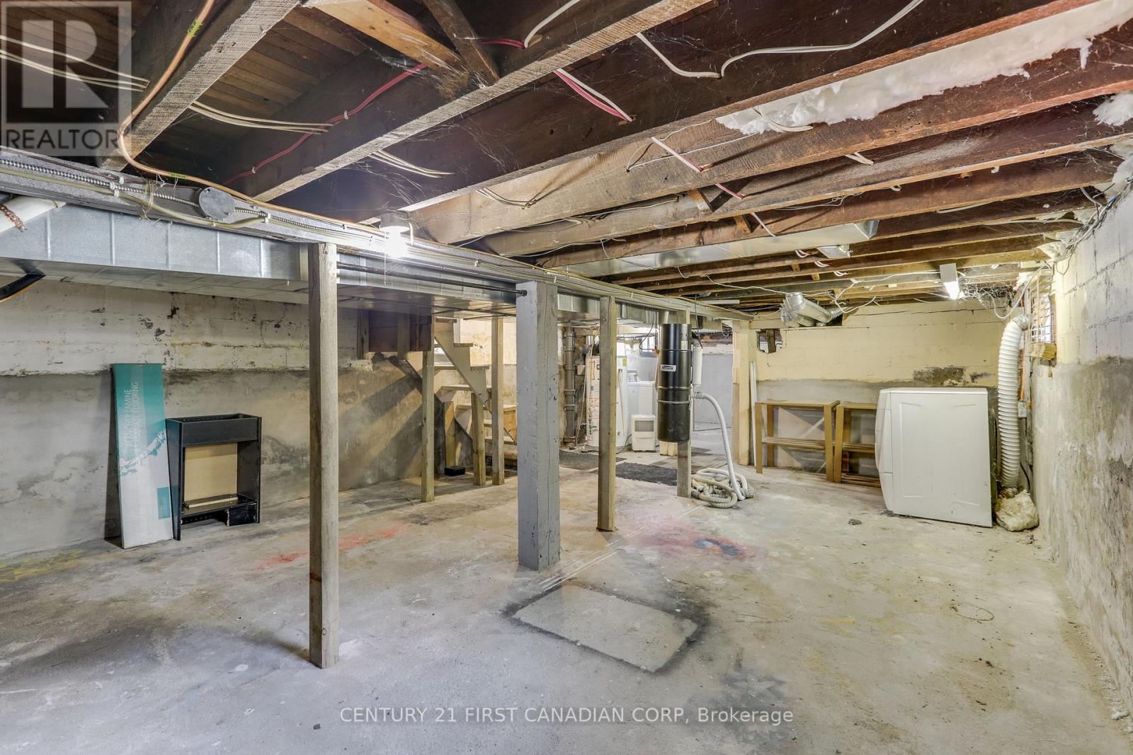16 LANSDOWNE AVENUE - 32