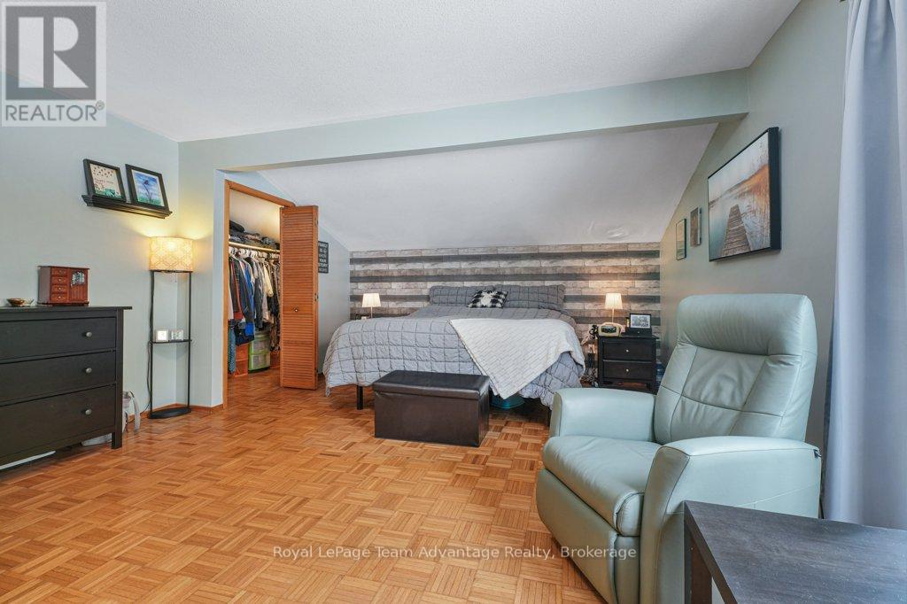 12 TAYLOR CRESCENT - 26