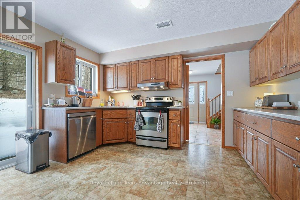 12 TAYLOR CRESCENT - 11