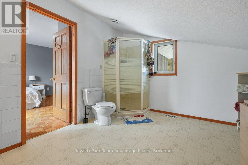 12 TAYLOR CRESCENT - 31
