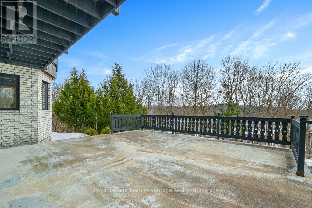 12 TAYLOR CRESCENT - 43