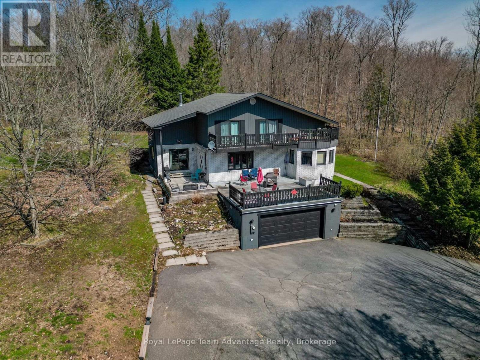 12 TAYLOR CRESCENT - 44