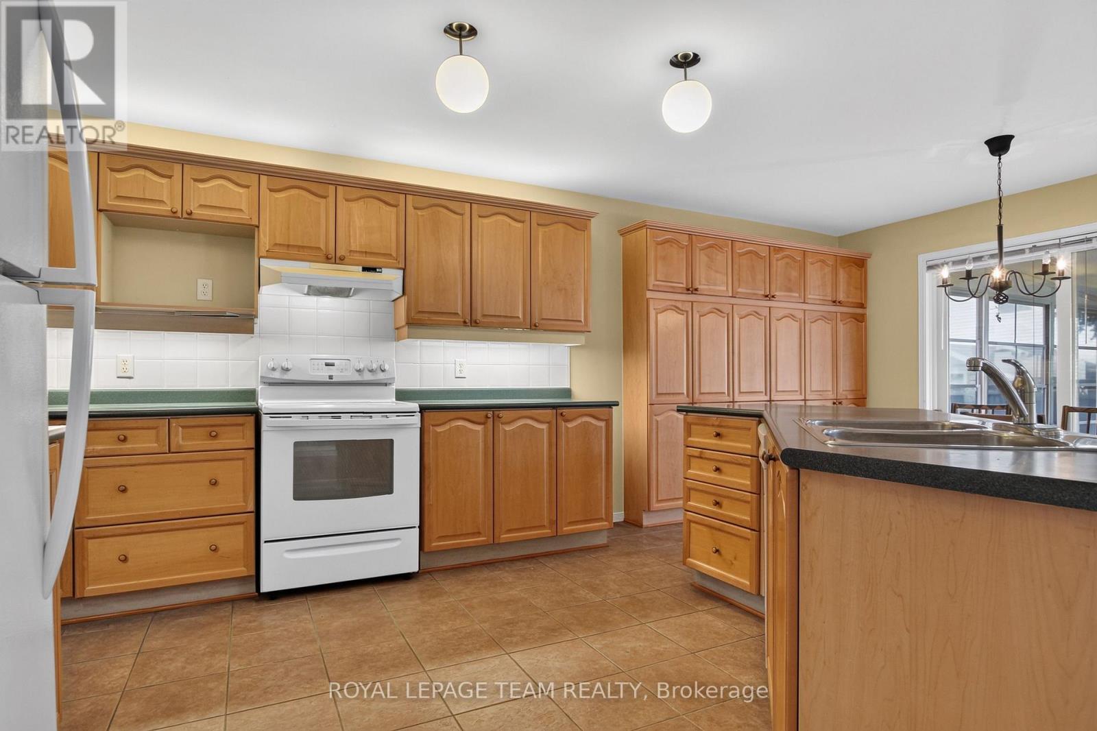 1115 GRENON AVENUE - 12