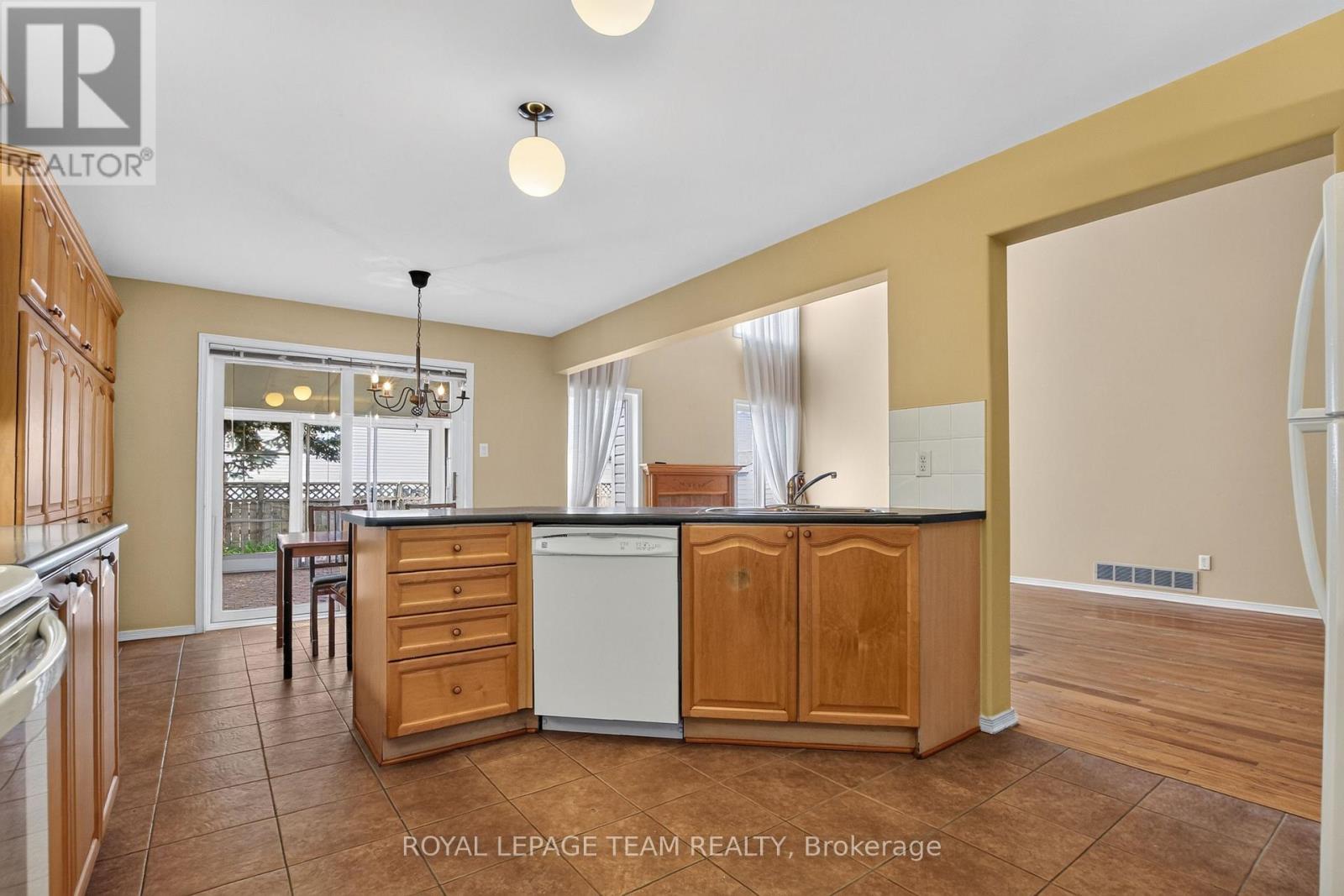 1115 GRENON AVENUE - 13