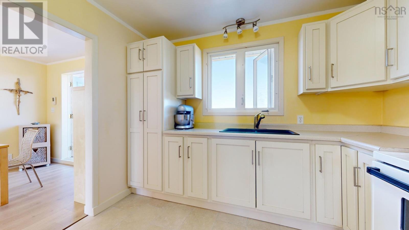 93 Sperry Road - 21