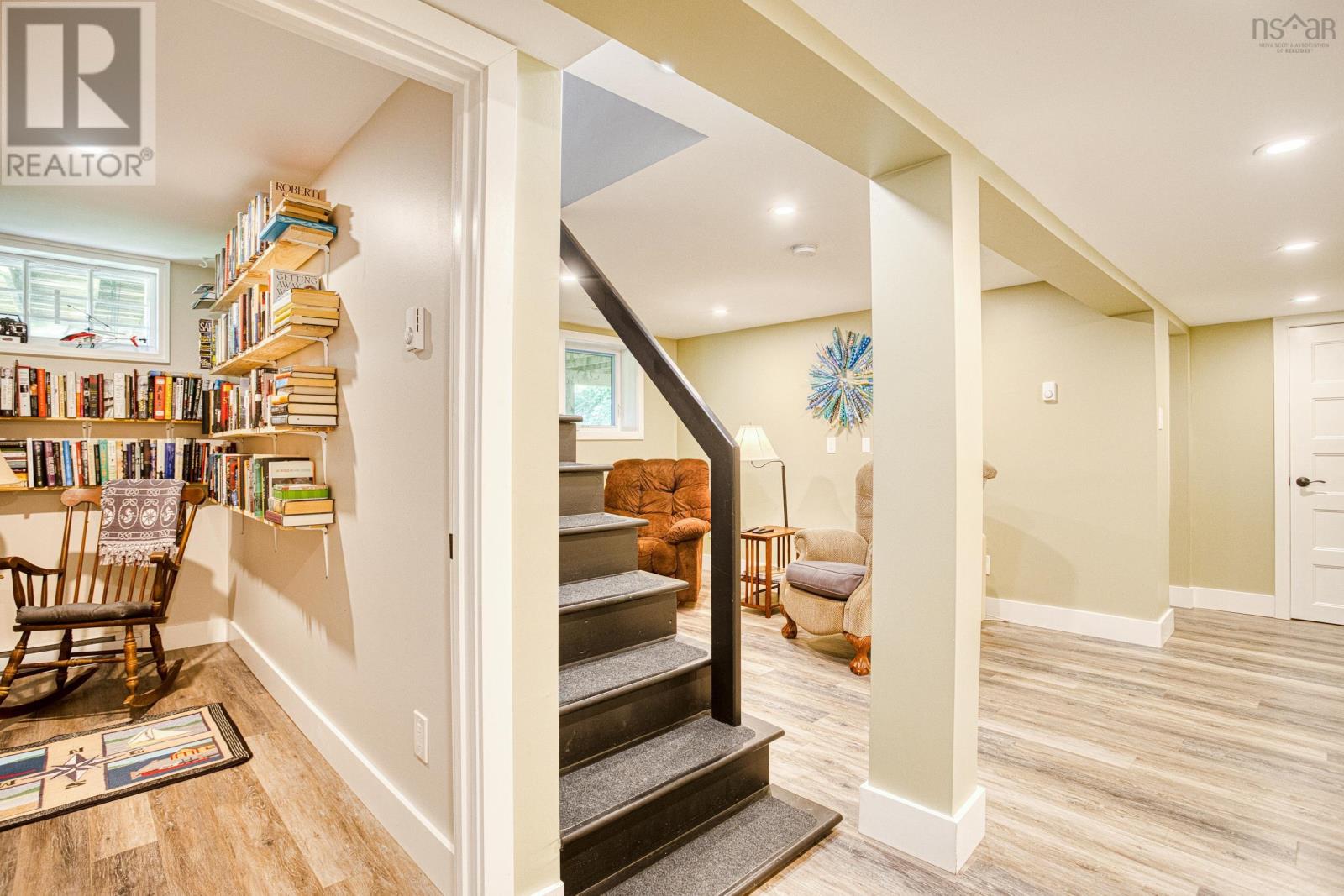 Property 21 of 28 of 4 Piers Avenue