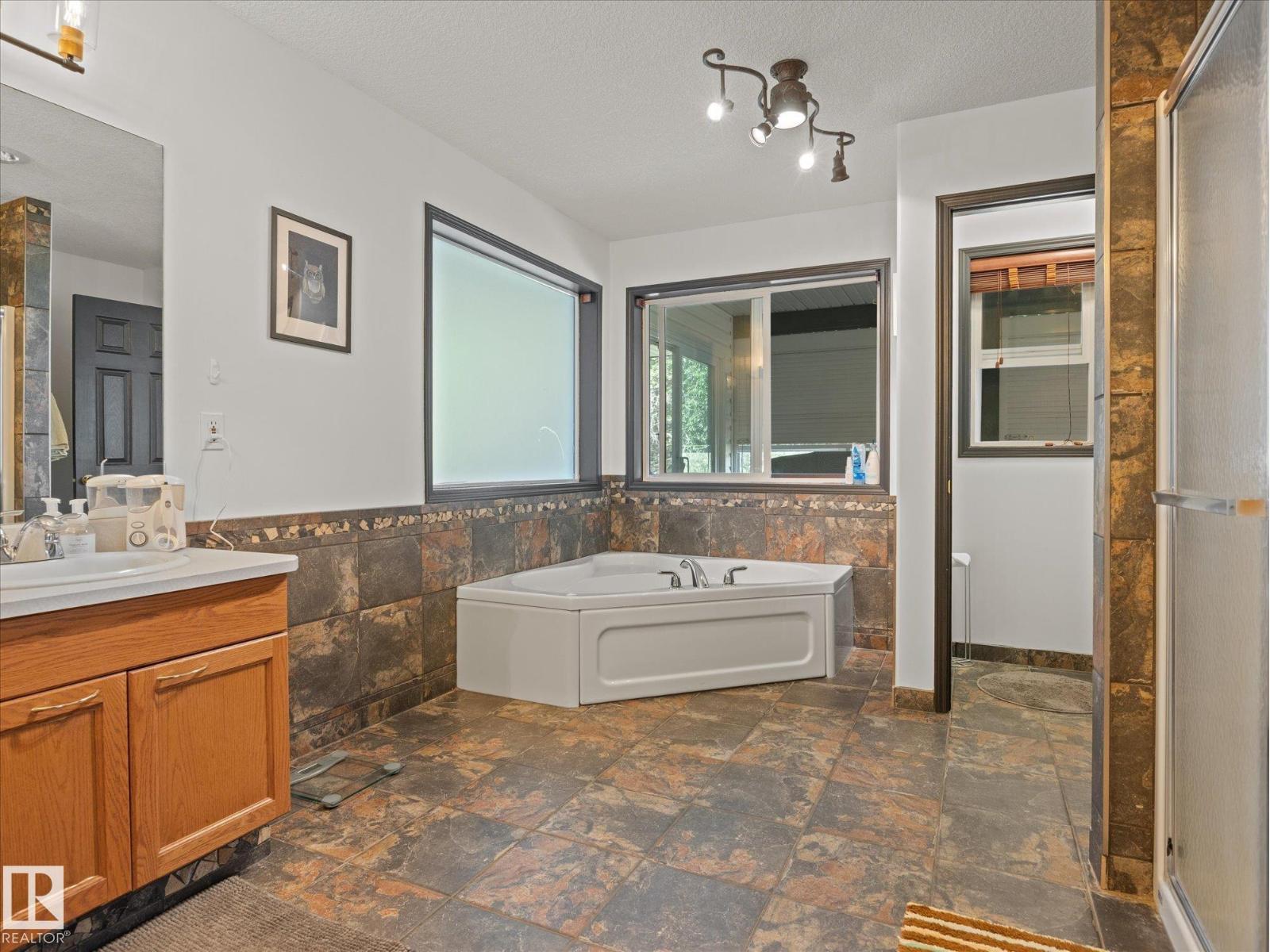 51559 RGE ROAD 204 - 23